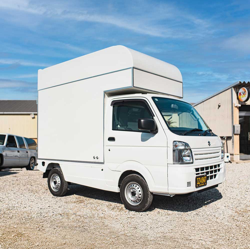 キャリィキッチンカー白0604右斜め前